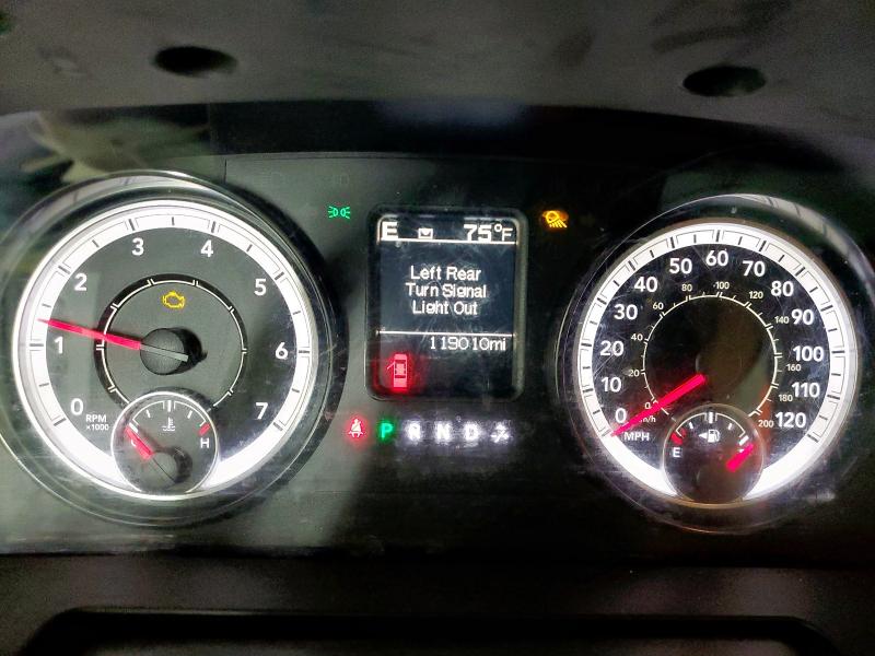 1C6RR7FT5JS281958 - 2018 RAM 1500 ST WHITE photo 9