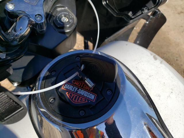 1HD1KH71XRB653494 - 2024 HARLEY-DAVIDSON FLTRX 白色 照片 8