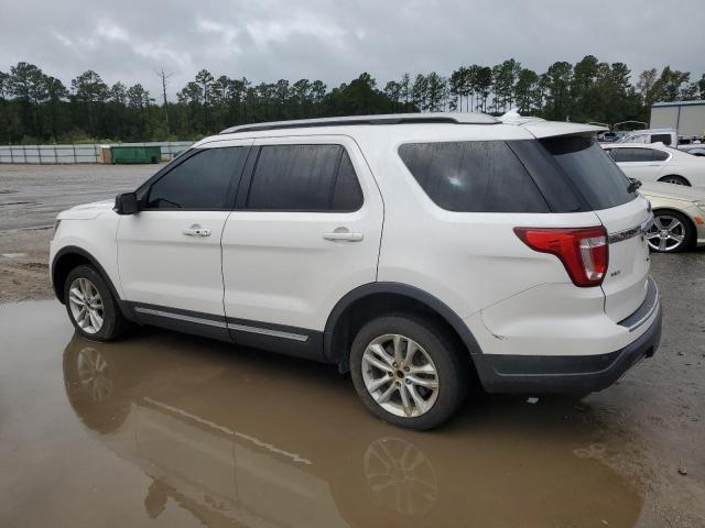 1FM5K7D88JGB97464 - 2018 FORD EXPLORER XLT WHITE photo 2