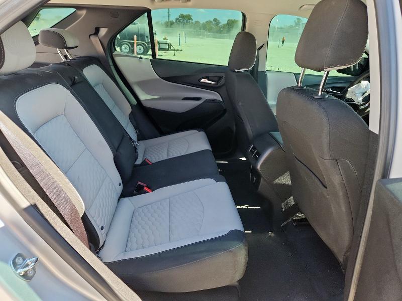 2GNAXHEV7J6119280 - 2018 CHEVROLET EQUINOX LS Srebrny zdjęcie 11