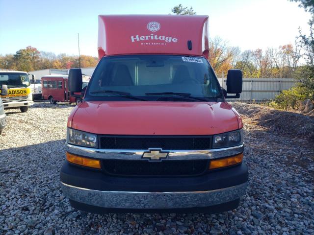 1GB0GRFG8K1366584 - 2019 CHEVROLET EXPRESS RED photo 5