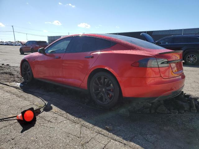 5YJSA1CN6DFP24656 - 2013 TESLA MODEL S Червоний фото 2