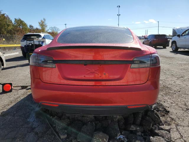 5YJSA1CN6DFP24656 - 2013 TESLA MODEL S Червоний фото 6