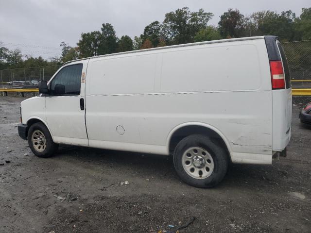 1GCSGAFX3B1135632 - 2011 CHEVROLET EXPRESS G1 WHITE photo 2