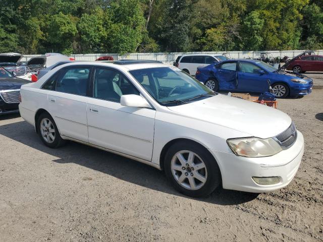 4T1BF28B62U243005 - 2002 TOYOTA AVALON XL WHITE photo 4