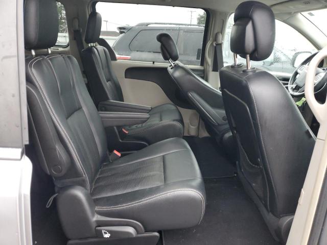 2C4RC1CG7GR215873 - 2016 CHRYSLER TOWN & COU TOURING L SILVER photo 11