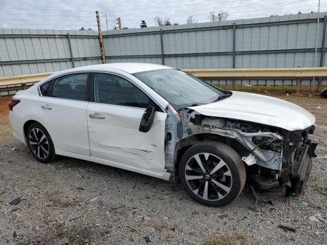 1N4AL3AP5JC105888 - 2018 NISSAN ALTIMA 2.5 თეთრი ფოტო 4
