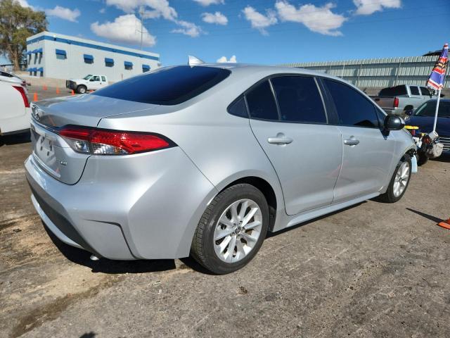 5YFHPMAEXMP195472 - 2021 TOYOTA COROLLA LE SILVER photo 3