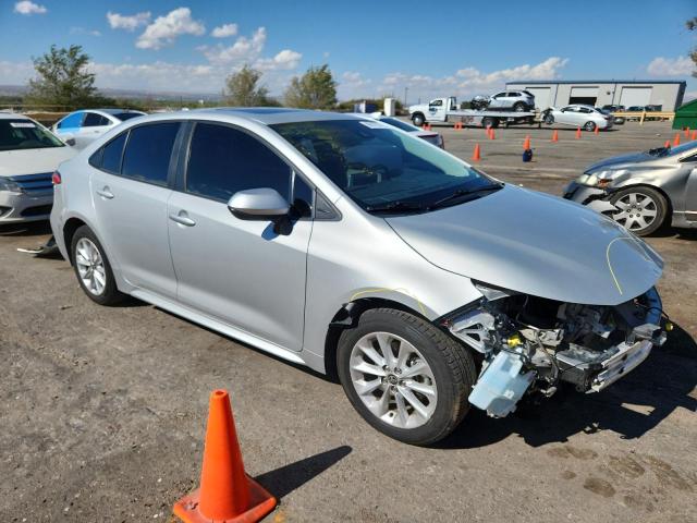 5YFHPMAEXMP195472 - 2021 TOYOTA COROLLA LE SILVER photo 4