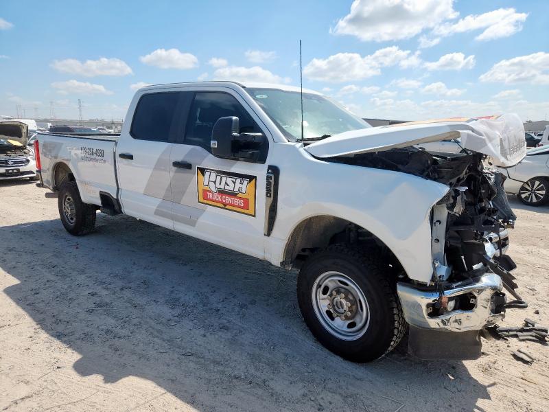 1FT7W2BA4PEC27722 - 2023 FORD F250 SUPER DUTY WHITE photo 4