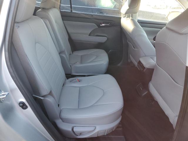 5TDHZRAH8MS081897 - 2021 TOYOTA HIGHLANDER XLE 银色 照片 11