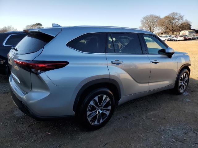 5TDHZRAH8MS081897 - 2021 TOYOTA HIGHLANDER XLE 银色 照片 3