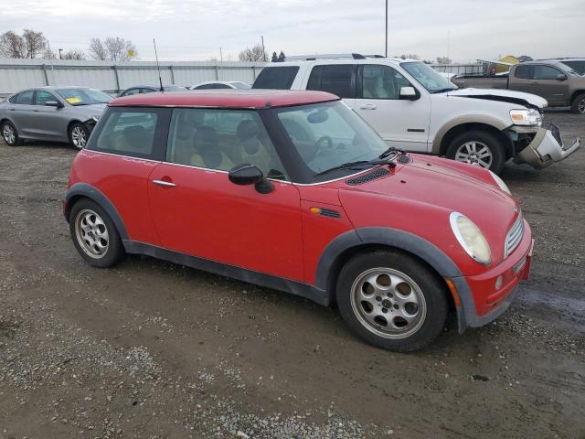 WMWRC33443TC40864 - 2003 MINI COOPER RED photo 4