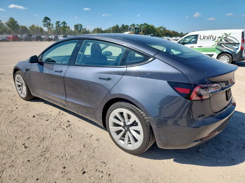 5YJ3E1EB1NF251195 - 2022 TESLA MODEL 3 ნაცრისფერი ფოტო 2