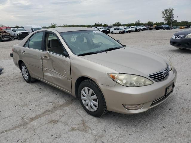 JTDBE32K853002045 - 2005 TOYOTA CAMRY LE GOLD photo 4