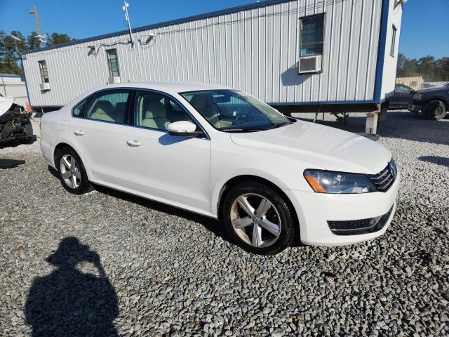 1VWBS7A34FC020440 - 2015 VOLKSWAGEN PASSAT SE WHITE photo 4