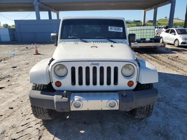 1J4HA5H19AL195181 - 2010 JEEP WRANGLER U SAHARA WHITE photo 5