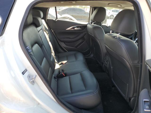 SJKCH5CP0JA057206 - 2018 INFINITI QX30 BASE Beyaz fotoğraf 11