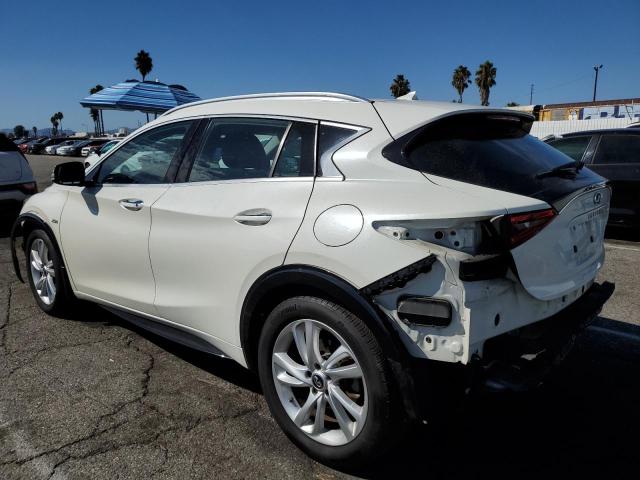 SJKCH5CP0JA057206 - 2018 INFINITI QX30 BASE Beyaz fotoğraf 2