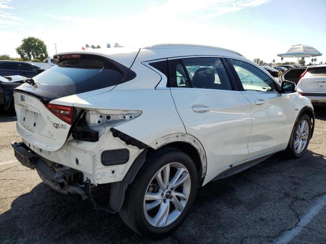 SJKCH5CP0JA057206 - 2018 INFINITI QX30 BASE Beyaz fotoğraf 3