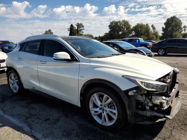 SJKCH5CP0JA057206 - 2018 INFINITI QX30 BASE Beyaz fotoğraf 4