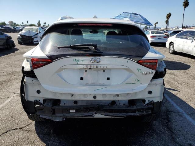 SJKCH5CP0JA057206 - 2018 INFINITI QX30 BASE Beyaz fotoğraf 6