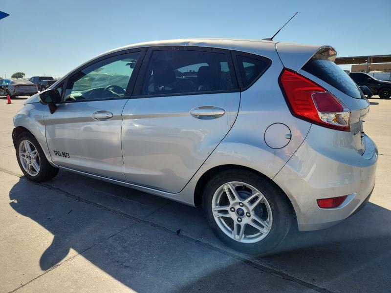 3FADP4EJ4KM104647 - 2019 FORD FIESTA SE ვერცხლისფერი ფოტო 2