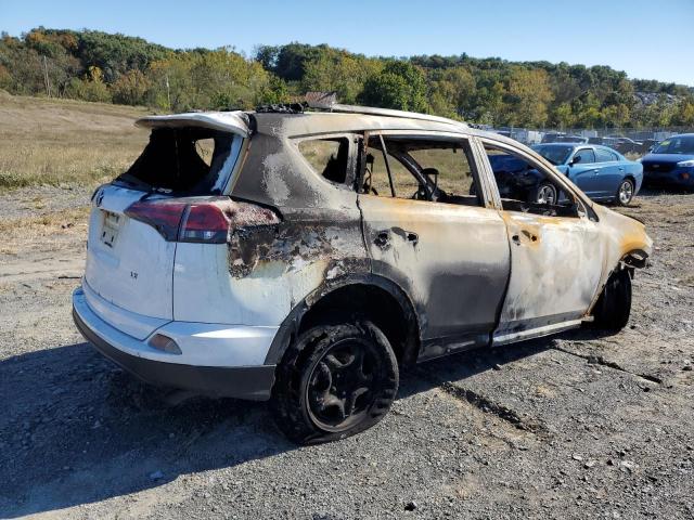 JTMZFREV8JD132030 - 2018 TOYOTA RAV4 LE Білий фото 3