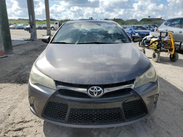 4T1BF1FK4HU643831 - 2017 TOYOTA CAMRY LE GRAY photo 5