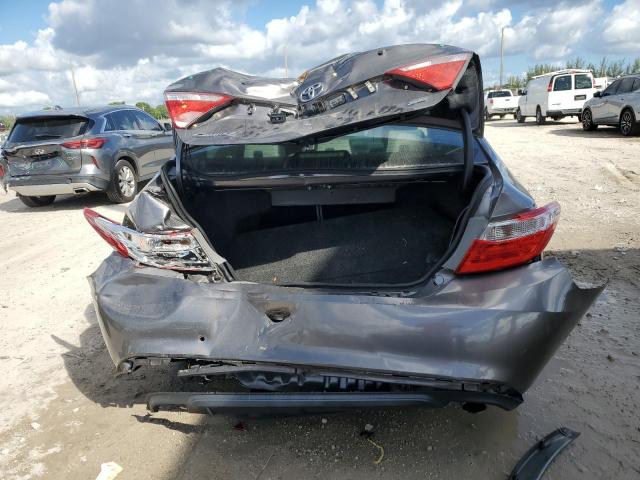 4T1BF1FK4HU643831 - 2017 TOYOTA CAMRY LE GRAY photo 6