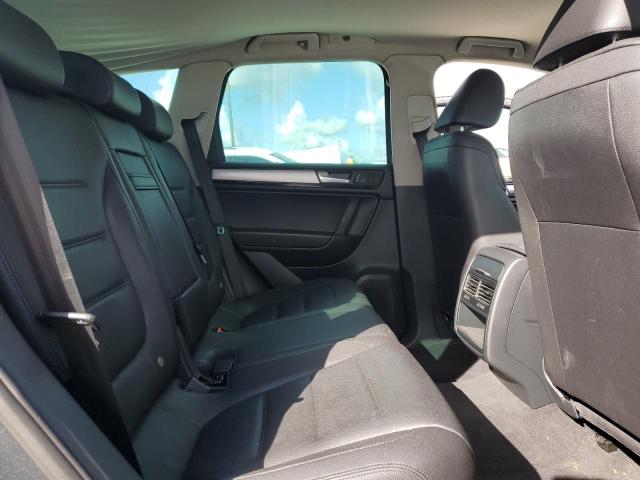 WVGEF9BP6CD006266 - 2012 VOLKSWAGEN TOUAREG V6 GRAY photo 11