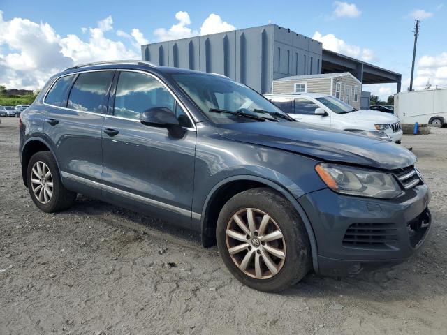 WVGEF9BP6CD006266 - 2012 VOLKSWAGEN TOUAREG V6 GRAY photo 4