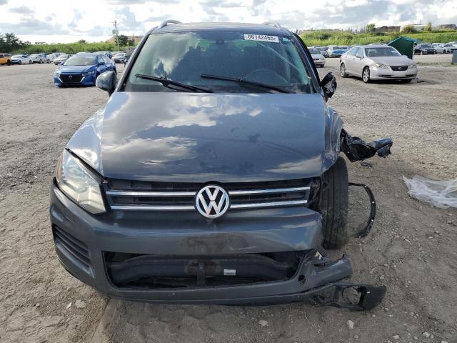 WVGEF9BP6CD006266 - 2012 VOLKSWAGEN TOUAREG V6 GRAY photo 5