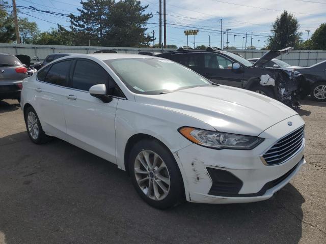 3FA6P0HD2KR126284 - 2019 FORD FUSION SE WHITE photo 4