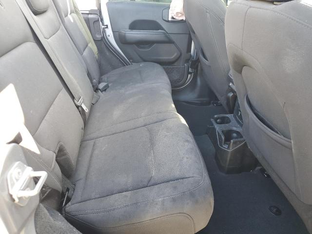 1C4HJXEN7JW222045 - 2018 JEEP WRANGLER U SAHARA SILVER photo 11