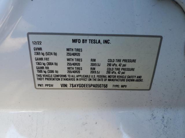 7SAYGDEE5PA050768 - 2023 TESLA MODEL Y Weiß Foto 12