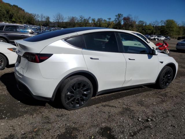 7SAYGDEE5PA050768 - 2023 TESLA MODEL Y Weiß Foto 3