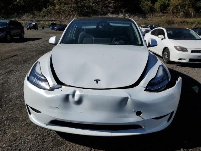 7SAYGDEE5PA050768 - 2023 TESLA MODEL Y Weiß Foto 5