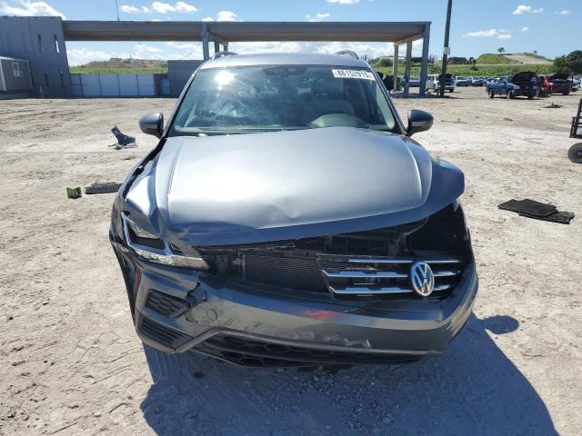 3VV3B7AX8MM106924 - 2021 VOLKSWAGEN TIGUAN SE 灰色 照片 5