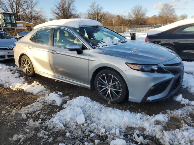 4T1T11BK1PU075366 - 2023 TOYOTA CAMRY SE NIGHT SHADE SILVER photo 4