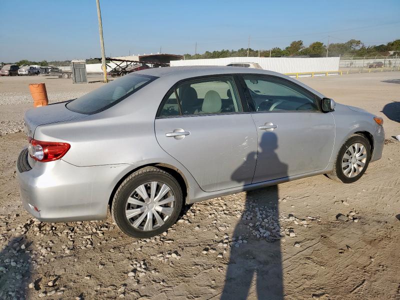 2T1BU4EE5DC944882 - 2013 TOYOTA COROLLA BASE SILVER photo 3