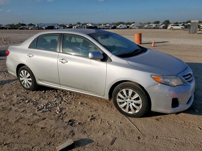 2T1BU4EE5DC944882 - 2013 TOYOTA COROLLA BASE SILVER photo 4