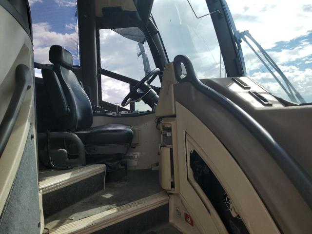 1M8TRMPA31P061541 - 2001 MOTOR COACH INDUSTRIES TRANSIT BU WHITE photo 5