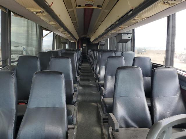 1M8TRMPA31P061541 - 2001 MOTOR COACH INDUSTRIES TRANSIT BU WHITE photo 6