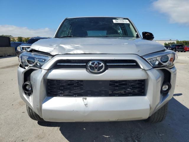 JTENU5JR3M5862590 - 2021 TOYOTA 4RUNNER SR5/SR5 PREMIUM SILVER photo 5