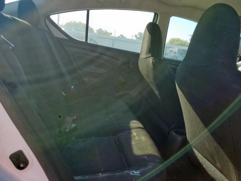 3N1CN7AP0HL863630 - 2017 NISSAN VERSA S WHITE photo 10