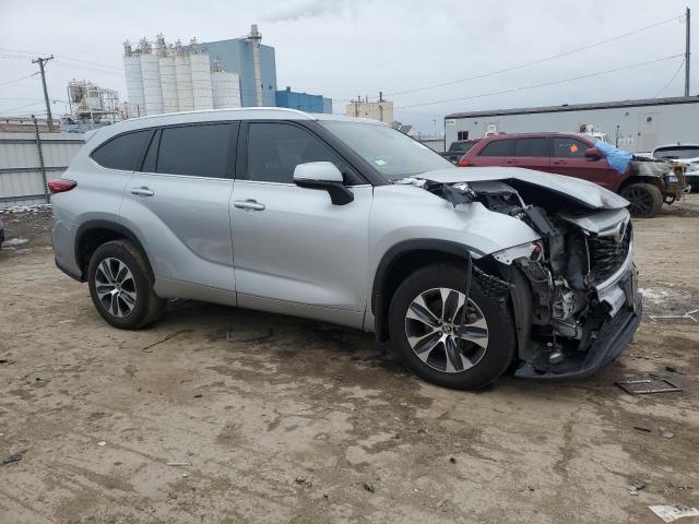 5TDGZRBH4MS085780 - 2021 TOYOTA HIGHLANDER XLE 银色 照片 4
