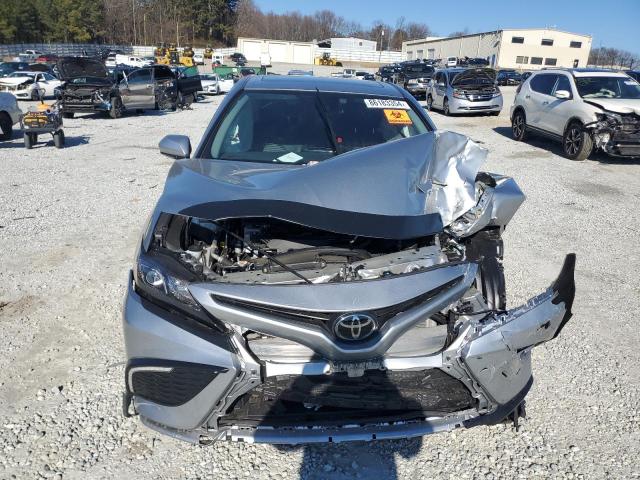 4T1G11AK8PU827762 - 2023 TOYOTA CAMRY SE NIGHT SHADE SILVER photo 5