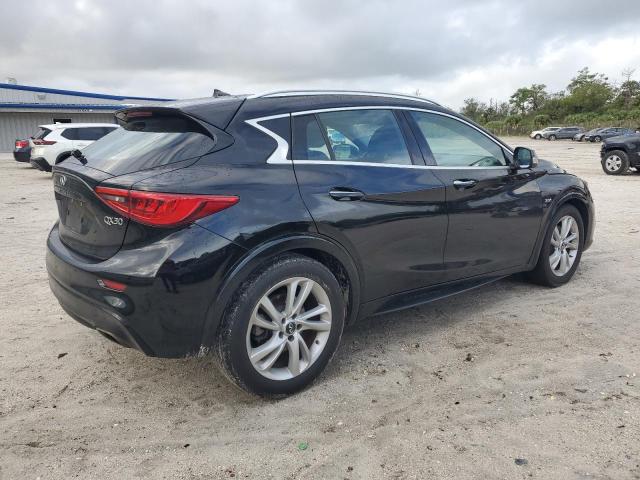 SJKCH5CP3HA024422 - 2017 INFINITI QX30 BASE 黑色 照片 3