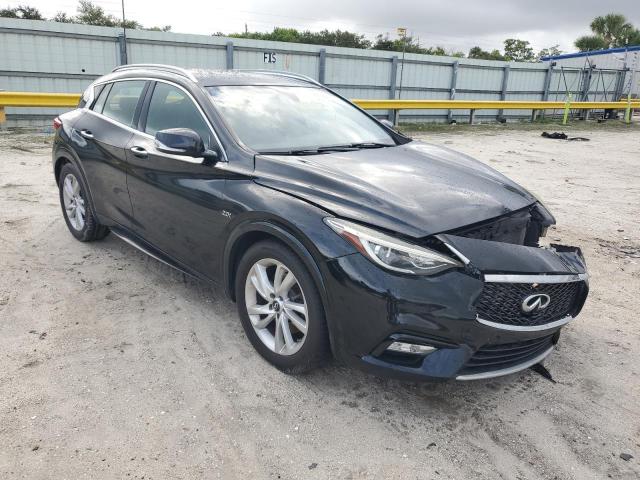 SJKCH5CP3HA024422 - 2017 INFINITI QX30 BASE 黑色 照片 4